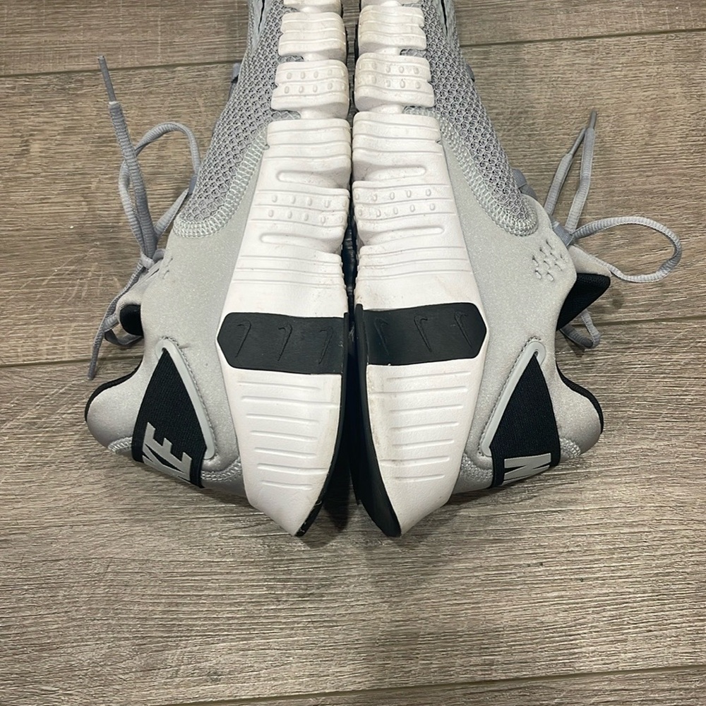 Nike Men's Light Gray Free Metcon 4 Training Sneakers Size 12 - Picture 3 of 7